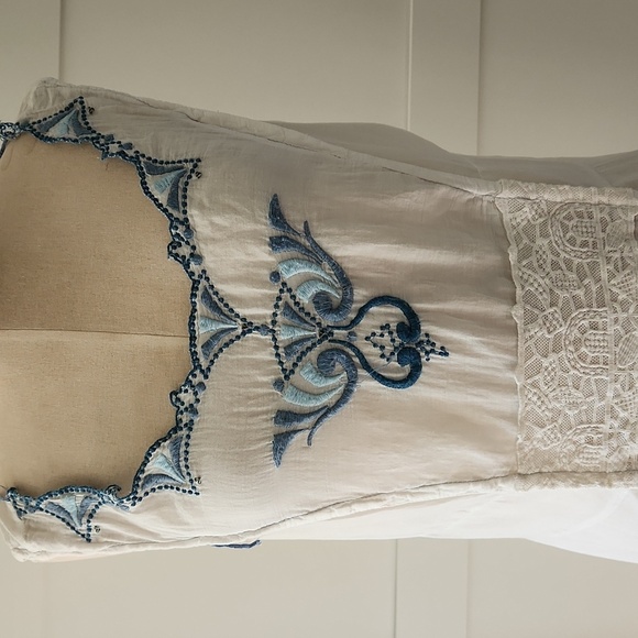 Burning Torch - Anthropologie White and Blue Embroidered Dress Sz L - Picture 4 of 10
